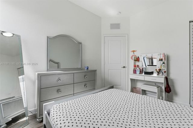 10009 SW 228th Ter ., Miami, FL 33190