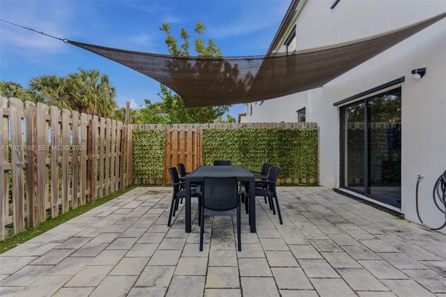 10009 SW 228th Ter ., Miami, FL 33190