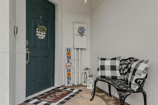 10009 SW 228th Ter ., Miami, FL 33190