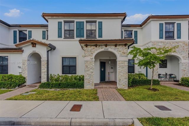 10009 SW 228th Ter ., Miami, FL 33190