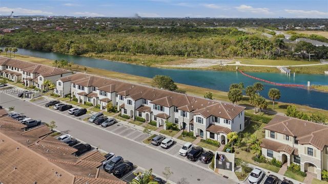 10009 SW 228th Ter ., Miami, FL 33190