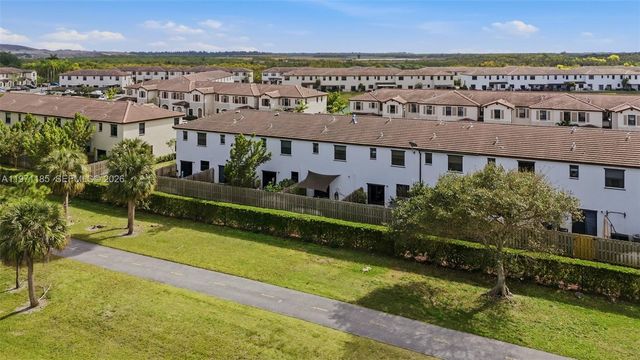 10009 SW 228th Ter ., Miami, FL 33190