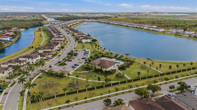 10009 SW 228th Ter ., Miami, FL 33190