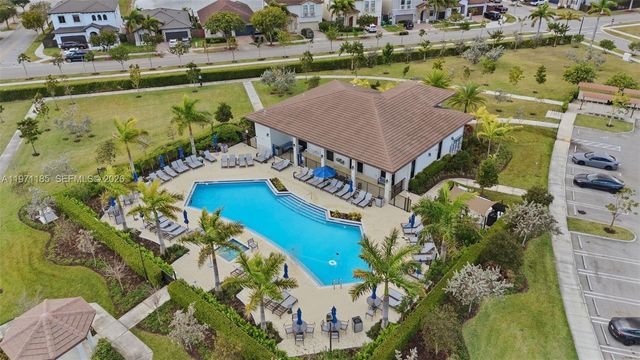 10009 SW 228th Ter ., Miami, FL 33190