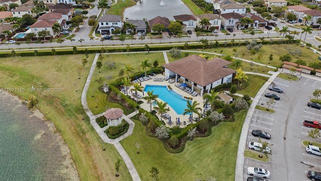 10009 SW 228th Ter ., Miami, FL 33190