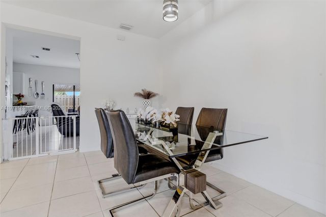 10009 SW 228th Ter ., Miami, FL 33190