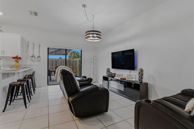 10009 SW 228th Ter ., Miami, FL 33190