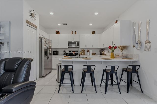 10009 SW 228th Ter ., Miami, FL 33190