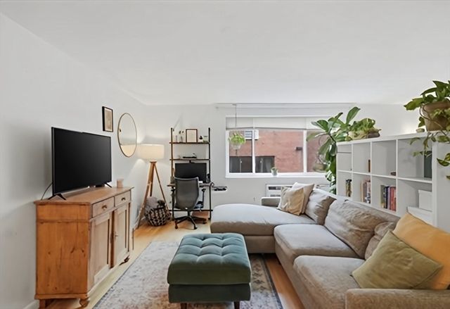 205 Kent St 35, Brookline, MA 02445