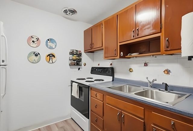 205 Kent St 35, Brookline, MA 02445
