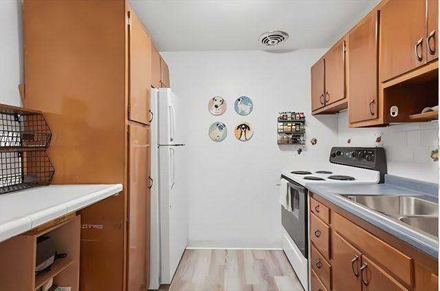 205 Kent St 35, Brookline, MA 02445