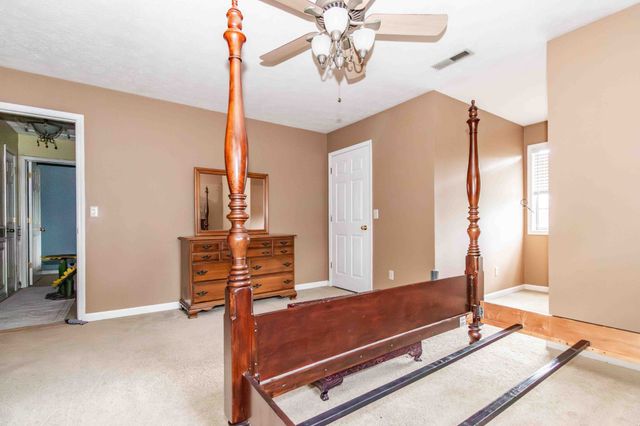 133 Baldridge Dr, Cottontown, TN 37048
