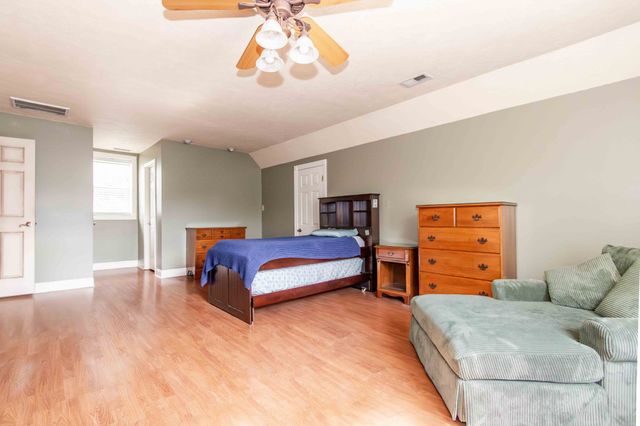 133 Baldridge Dr, Cottontown, TN 37048