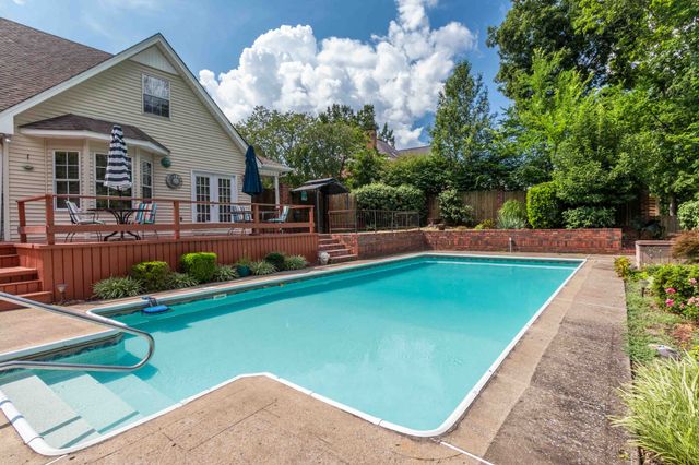 133 Baldridge Dr, Cottontown, TN 37048