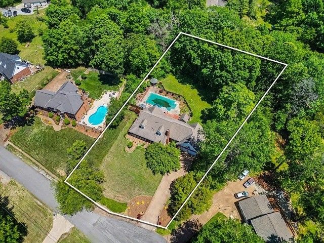 133 Baldridge Dr, Cottontown, TN 37048