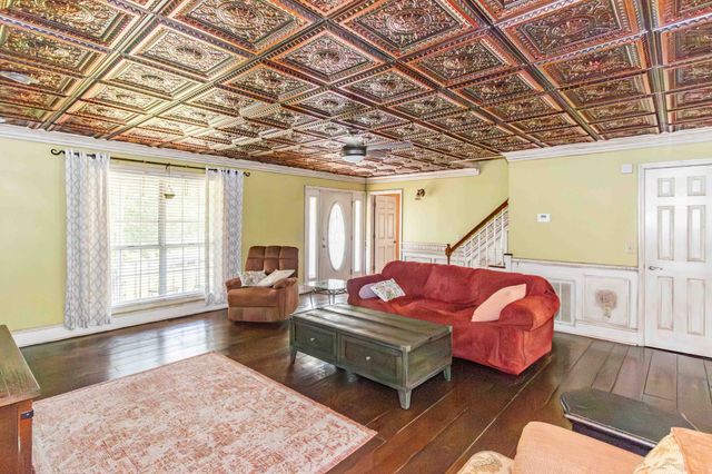 133 Baldridge Dr, Cottontown, TN 37048