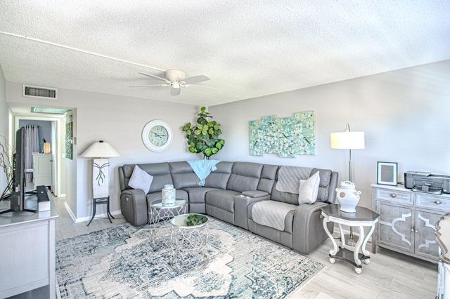 15 Dorset A, Boca Raton, FL 33434