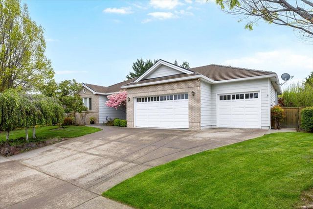 747 Eastridge Drive, Medford, OR 97504