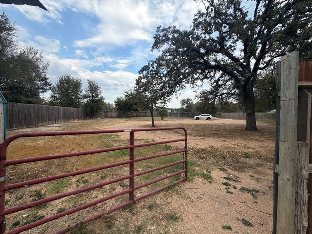 138 Maegan LN, Cedar Creek, TX 78612