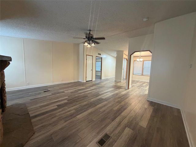 138 Maegan LN, Cedar Creek, TX 78612