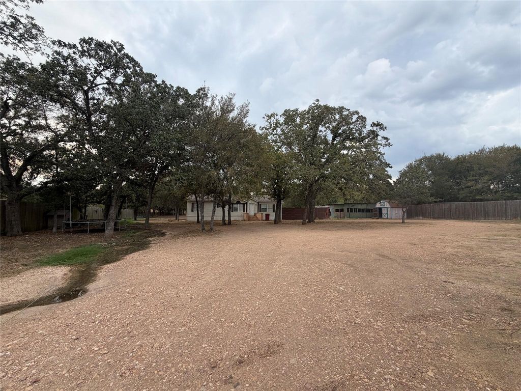 138 Maegan LN, Cedar Creek, TX 78612