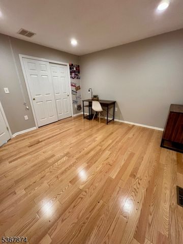 42 Pony Lane, Raritan Twp., NJ 08822