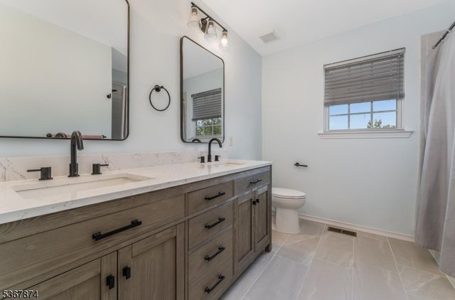 42 Pony Lane, Raritan Twp., NJ 08822
