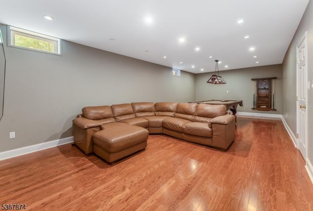 42 Pony Lane, Raritan Twp., NJ 08822