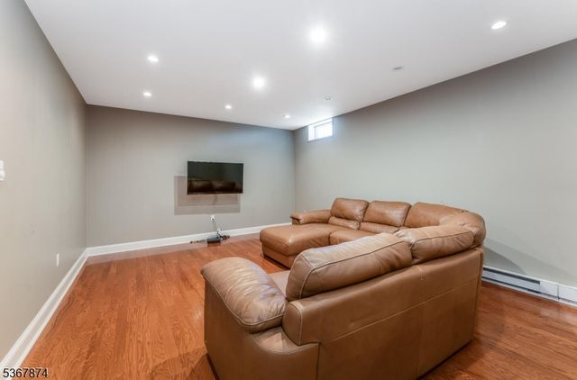 42 Pony Lane, Raritan Twp., NJ 08822