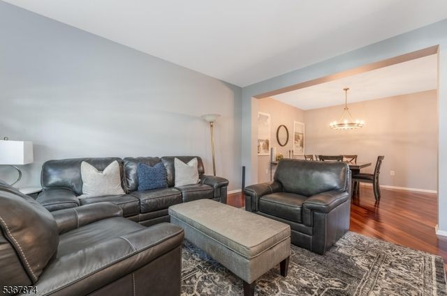 42 Pony Lane, Raritan Twp., NJ 08822