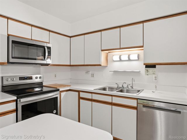 1245 Derby Road 7, Birmingham, MI 48009