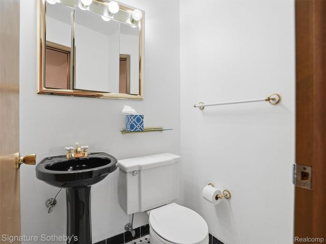 1245 Derby Road 7, Birmingham, MI 48009