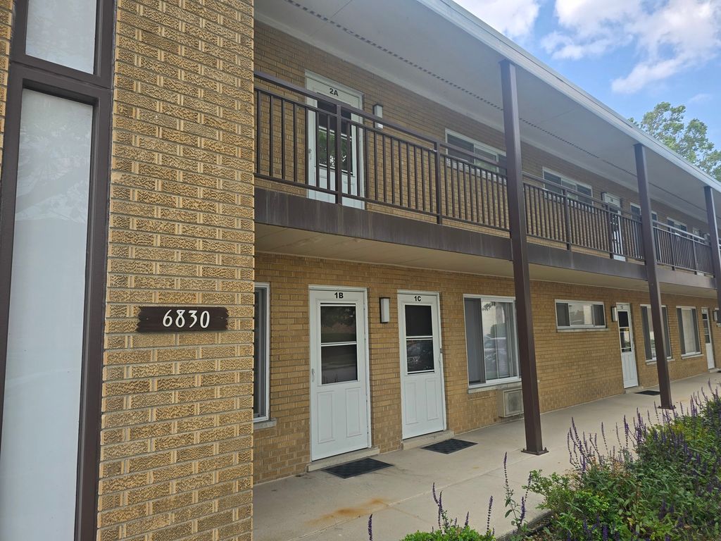 6830 N Ozark Avenue 1C, Chicago, IL 60631