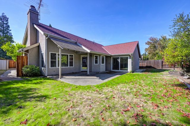 1621 Misty Wood Dr, Roseville, CA 95747