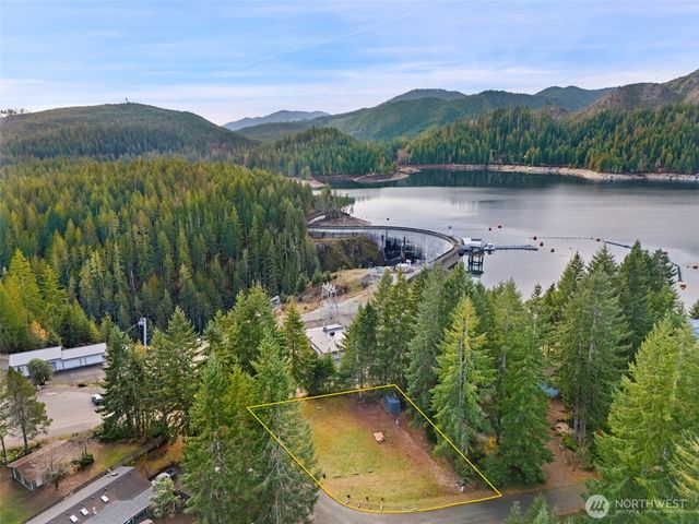 451 N Standstill Drive S, Hoodsport, WA 98548