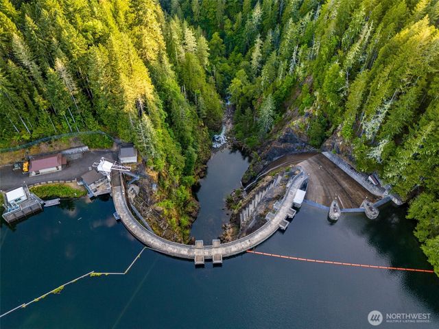 451 N Standstill Drive S, Hoodsport, WA 98548