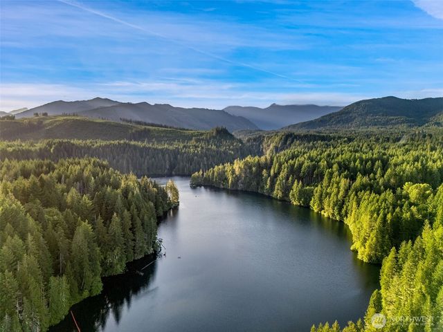 451 N Standstill Drive S, Hoodsport, WA 98548