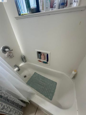 1105 Appian Ln, San Jose, CA 95116