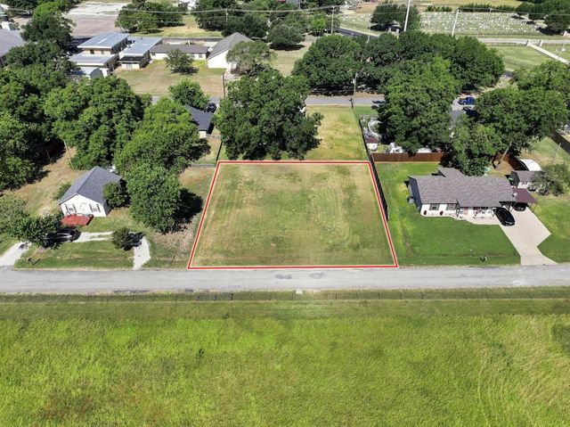 1018 Yarbrough Street, Pilot Point, TX 76258