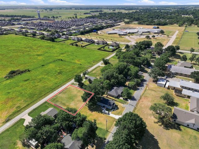 1018 Yarbrough Street, Pilot Point, TX 76258
