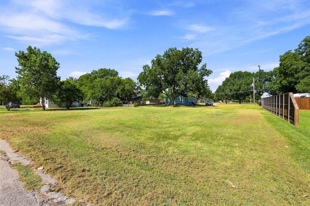 1018 Yarbrough Street, Pilot Point, TX 76258