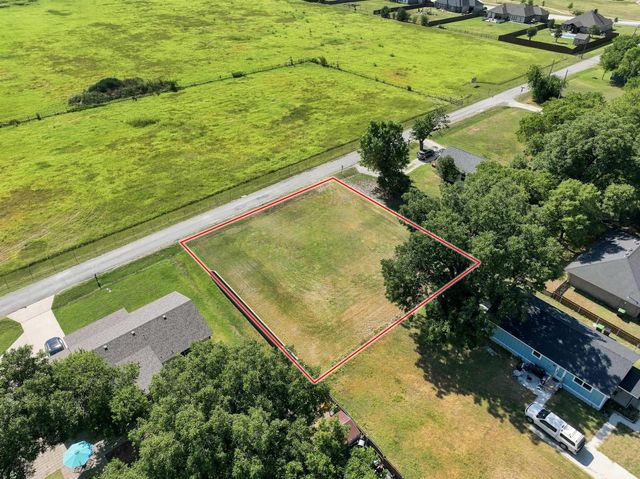 1018 Yarbrough Street, Pilot Point, TX 76258