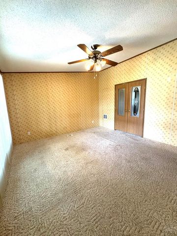 232 E Rolling Hills Dr, Pueblo, CO 81007