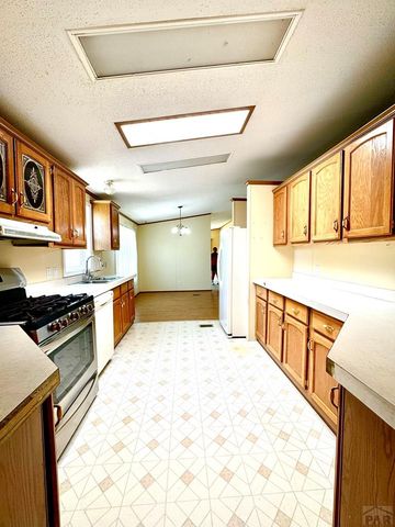 232 E Rolling Hills Dr, Pueblo, CO 81007