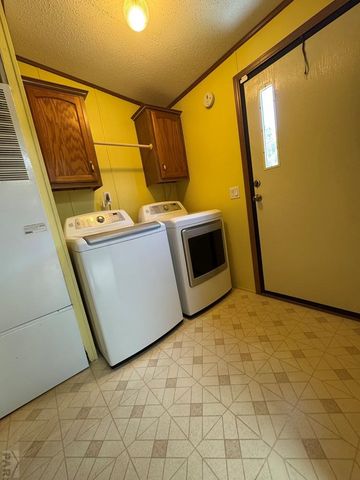 232 E Rolling Hills Dr, Pueblo, CO 81007