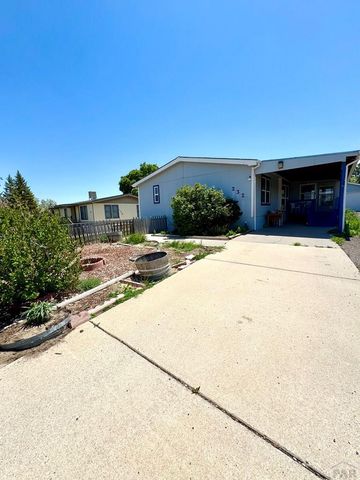232 E Rolling Hills Dr, Pueblo, CO 81007