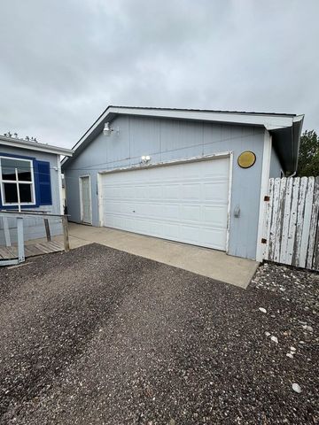 232 E Rolling Hills Dr, Pueblo, CO 81007