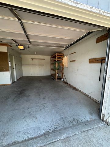 232 E Rolling Hills Dr, Pueblo, CO 81007