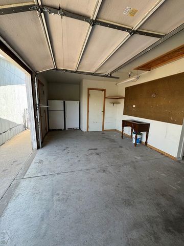 232 E Rolling Hills Dr, Pueblo, CO 81007