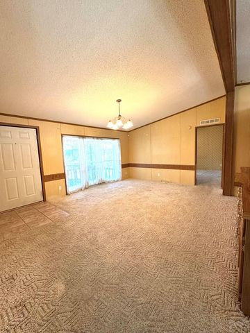 232 E Rolling Hills Dr, Pueblo, CO 81007